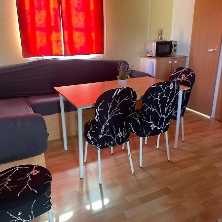 Mobil-Home Au Bord De L'Eau Feins Bagian luar foto