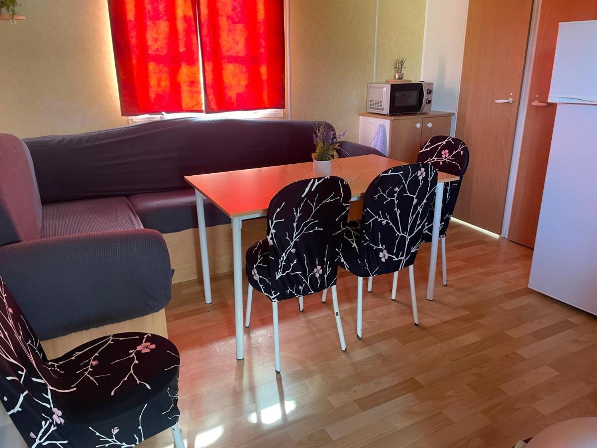 Mobil-Home Au Bord De L'Eau Feins Bagian luar foto