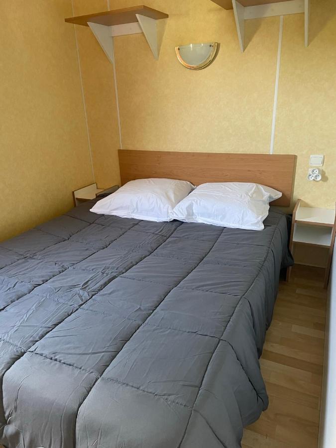 Mobil-Home Au Bord De L'Eau Feins Bagian luar foto